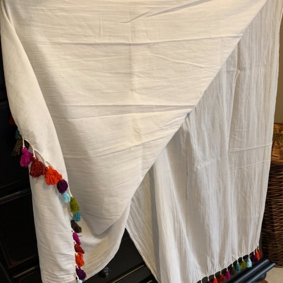 Cotton scarf, white with multi-coloured tassels, 4 feet x 2 feet - Picture 4 of 7